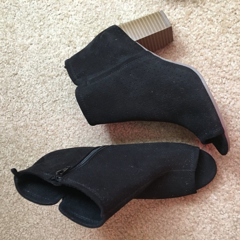 Old Navy Women's Black Sueded Peep-toe Booties